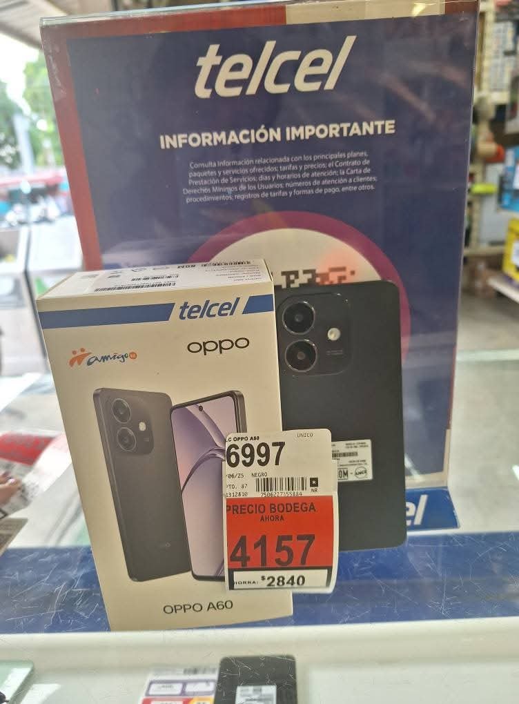 Celular Oppo A60 en color negro